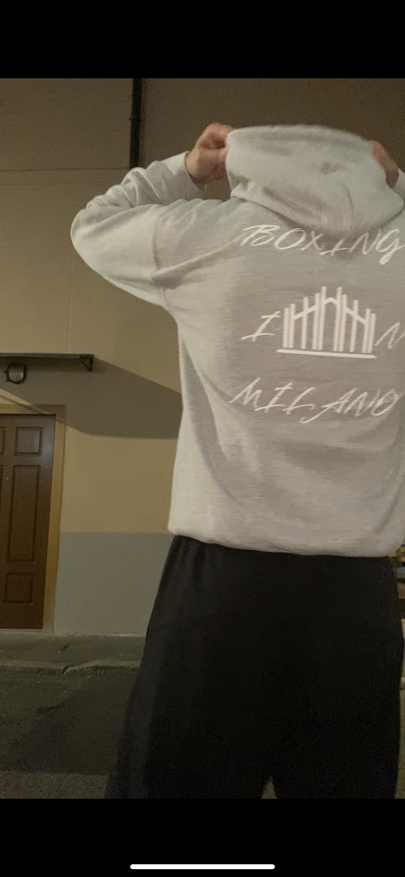 Felpa con cappuccio grigia “Boxing in Milano”